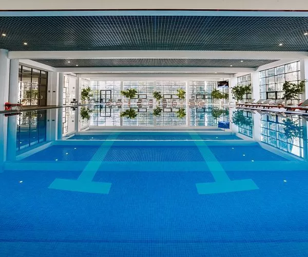 Бассейны и зал Бассейны и зал