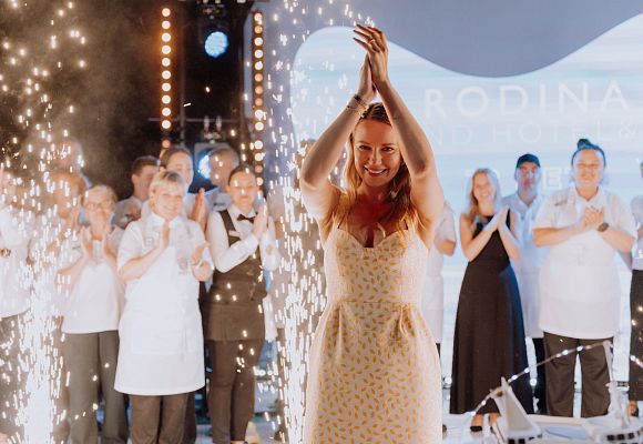 Открывая двери в мечту: 18-летие легендарного отеля