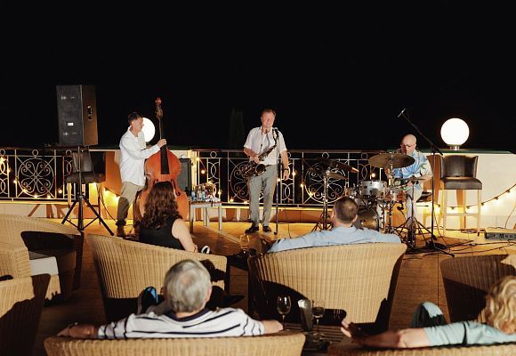 Встречаем бархатную осень под звуки джаза Встречаем бархатную осень под звуки джаза